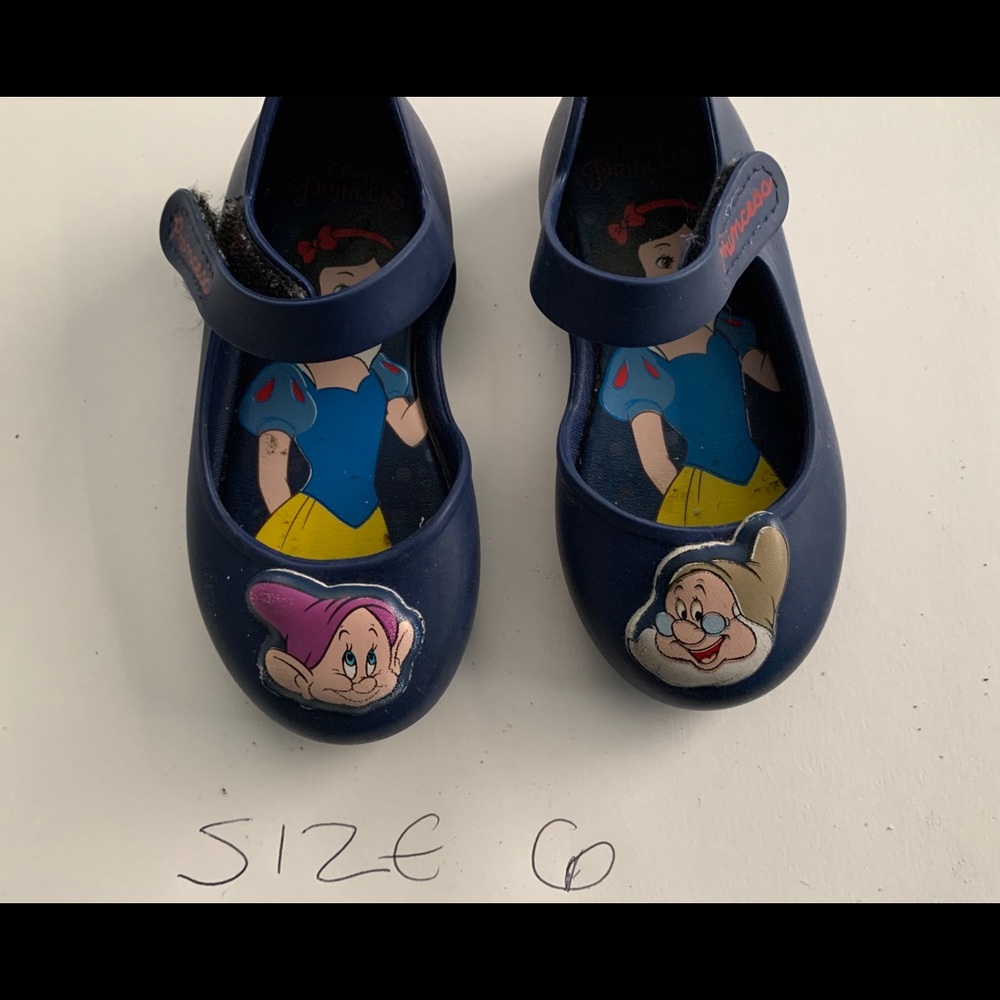 Snow White grendene ( mini Melissa ) size 6